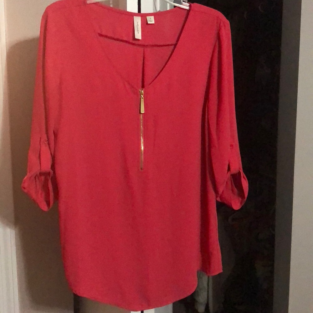Loose blouse with zipper